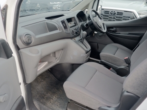 バネット　NV200　5人乗り　