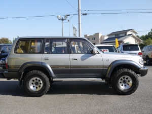 ランクル８０背面レス