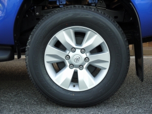 ハイラックス新車コンプリート新型ハイラックス　ラインエックス