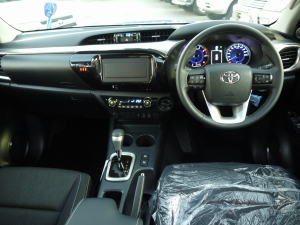 ハイラックス新車コンプリート新型ハイラックス　ラインエックス