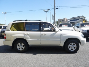 ランクル１００8人乗りキャンピングカー