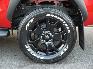 ハイラックス新車コンプリートロッコフェイス　新車　新型　ハイラックス