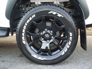 ハイラックス新車コンプリートrocco　新型ハイラックス　特別仕様車