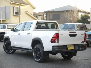 ハイラックス新車コンプリートrocco　新型ハイラックス　特別仕様車