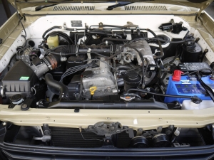 ランクルプラド2700ccエンジン　3RZ