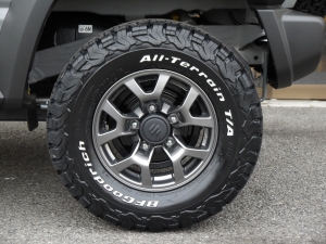 その他登録済み未使用車　5速マニュアル