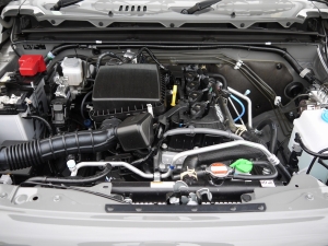 その他登録済み未使用車　5速マニュアル