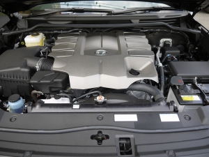 ランクル２００現行型　メーカーオプションナビ