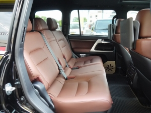 ランクル２００現行型　メーカーオプションナビ