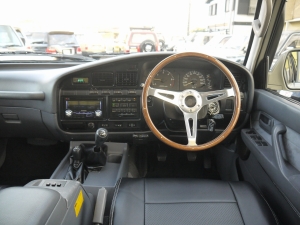 ランクル８０5速MT換装　LINE-X