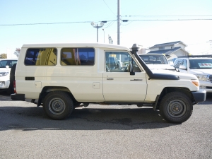 ランクル７０トゥループ　GRJ78