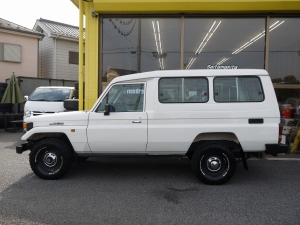 ランクル７０トゥループキャリア　
