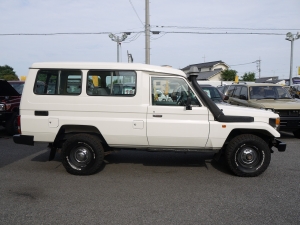 ランクル７０トゥループキャリア　