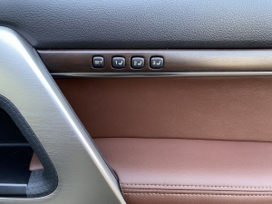 ランクル２００後期型　メーカーオプションナビ　リアエンター