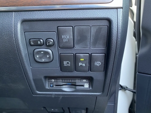 ランクル２００後期型　メーカーオプションナビ　リアエンター