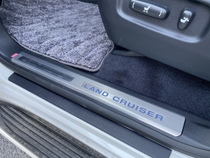 ランクル２００後期型　メーカーオプションナビ　リアエンター
