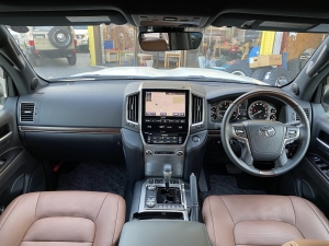 ランクル２００後期型　メーカーオプションナビ　リアエンター