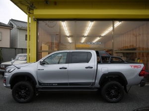 ハイラックスTRD　リフトアップ