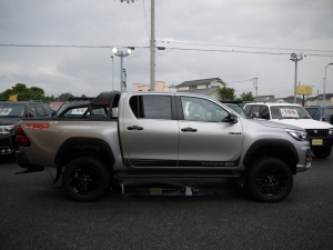 ハイラックスTRD　リフトアップ