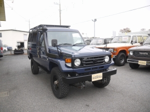 ランクル７０逆輸入