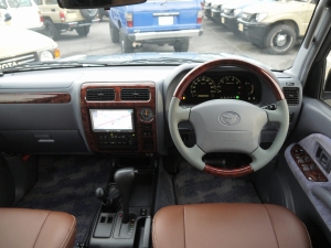 ランクルプラド丸目換装　TOYOTAロゴグリル