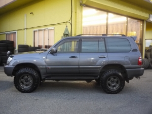 ランクル１００ボディリフト　TOYOTAグリル
