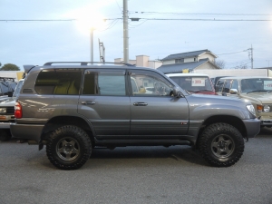 ランクル１００ボディリフト　TOYOTAグリル