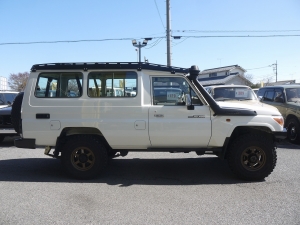 ランクル７０新車並行輸入車