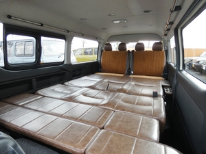 ハイエースワゴン新車コンプリート ライトキャンピングカーFD-BOX2 車中泊出来る街乗り仕様車