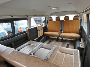ハイエースワゴン新車コンプリート ライトキャンピングカーFD-BOX2 車中泊出来る街乗り仕様車