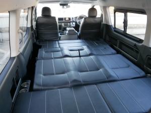 ハイエースワゴン新車コンプリート ライトキャンピングカーFD-BOX2 車中泊出来る街乗り仕様車