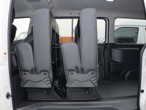 ハイエースバン4型新車　シーケンシャル６AT