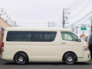 ハイエースワゴン新型　シーケンシャル　６速ＡＴ　ワゴン