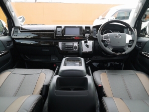 ハイエースバン4型新車　シーケンシャル６AT　特注色