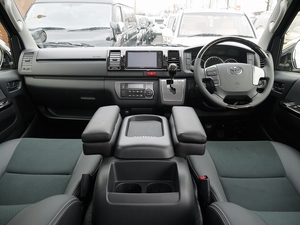 ハイエースバン4型新車　シーケンシャル６AT