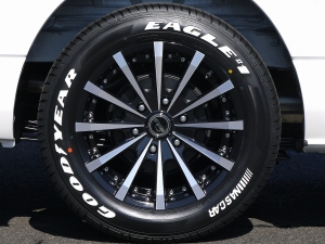 ハイエースバン4型新車　３０００ディーゼルターボ２ＷＤ　ダークプライム