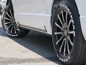 ハイエースバン4型新車　３０００ディーゼルターボ２ＷＤ　ダークプライム