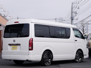 ハイエースワゴンキャンピングカー　車中泊　3列シートシートアレンジ　内装架装