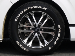 ハイエースワゴンキャンピングカー　車中泊　3列シートシートアレンジ　内装架装