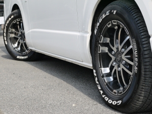 ハイエースワゴンキャンピングカー　車中泊　3列シートシートアレンジ　内装架装