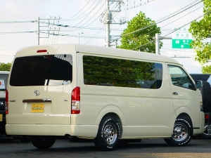 ハイエースワゴン新型　シーケンシャル　６速ＡＴ　ワゴン