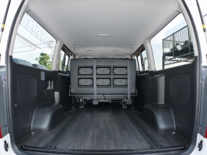 ハイエースバン4型新車　シーケンシャル６AT