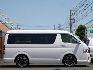 ハイエースワゴン新型　シーケンシャル　６速ＡＴ　ワゴン