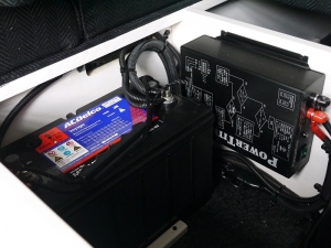 ハイエースワゴンナッツRV　ワゴンGL ３ナンバーキャンピングカー