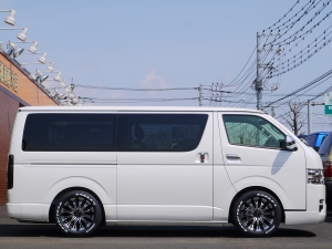 ハイエースバンS-Gl特別仕様車ダークプライム　カスタムコンプリート