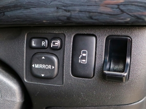 ハイエースワゴンREVOシート付シートアレンジ車両