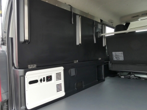 ハイエースバンモデリスタMRTタイプ2専用ベッド＆サブバッテリー