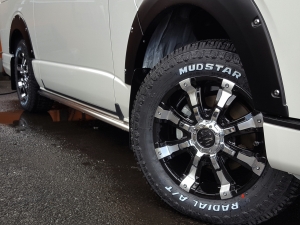 ハイエースバンハイエース TRD JAOSオーバーフェンダー カスタム