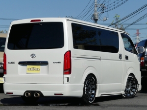 ハイエースバン4型S-GLフルエアロカスタム済み中古車両