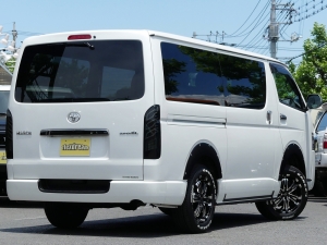 ハイエースバンS-GLディーゼル4WD　カスタム済み